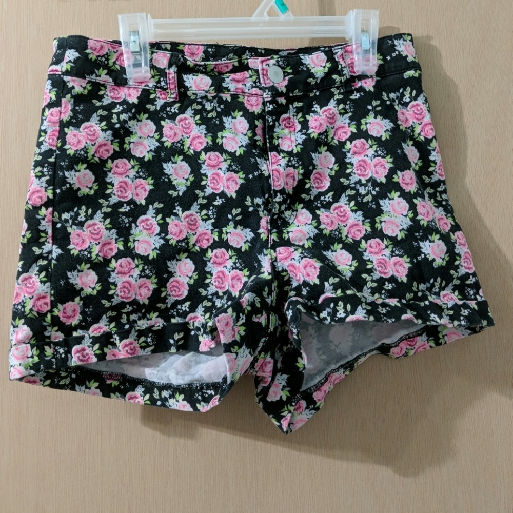 Twill flower shorts